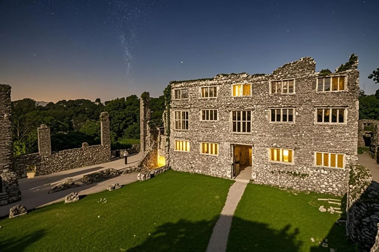 Berry Pomeroy's Haunted Ruins: Devon's Ghostly Castle - DeadLive